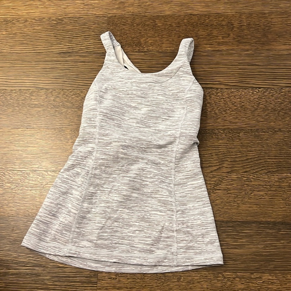 Lululemon Enhearten Tank Size 4 in Light Grey